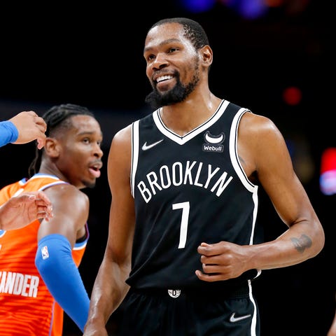 Kevin Durant (7) scored 33 points in the Nets' 120