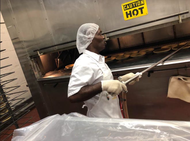 Frisch’s head baker Bruce Woods.