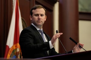 Ketua DPR Florida Chris Sprowls memimpin pembukaan sesi legislatif khusus yang menargetkan mandat vaksin COVID-19 di Tallahassee, Florida.
