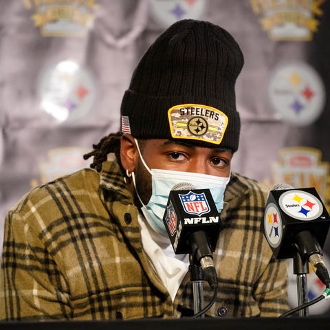 The Steelers' Najee Harris meets with reporters fo