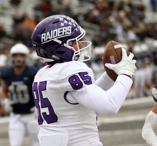 Mount Union tight end Chase Lawson pulls in a touchdown pass against the Marietta Pioneers in Don Drumm Stadium Saturday, November 13, 2021.