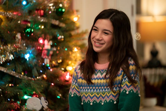 Scarlett Estevez dalam sebuah adegan dari "Natal Lagi," sebuah film liburan yang tayang perdana pada 3 Desember di Disney Channel.