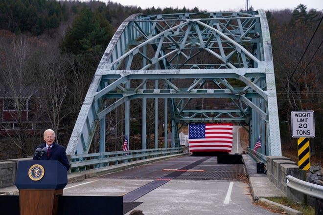 Biden memuji tagihan infrastruktur di jembatan bersalju dan berkarat di NH