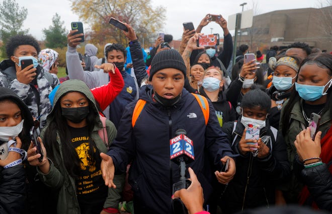 Nearly 150 Martin Luther King Jr.  Senior High School students in Detroit will walk out of class on Wednesday, November 17, 2021 at noon.  The student protested the increase in COVID cases with seven teachers and many students had to stay home with the virus after coming home.