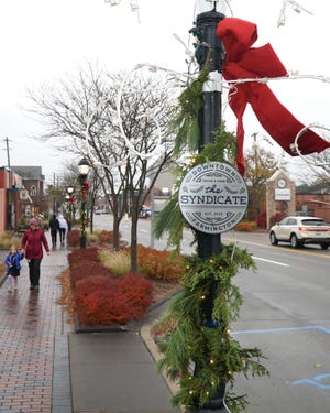                                Farmington's lamposts have been hung with colorful cedar bunting and red ribbons for the holiday season.