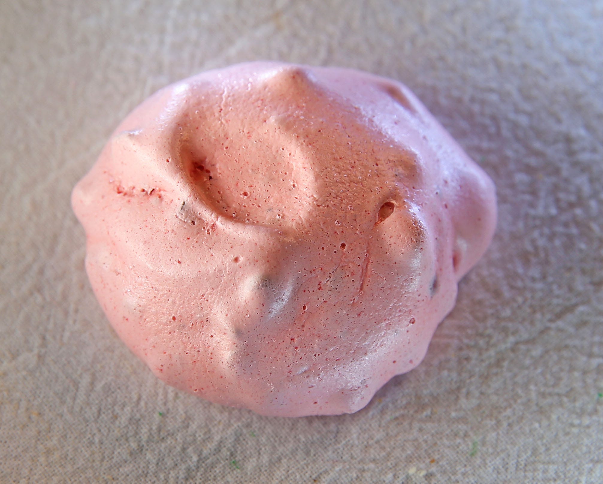 Raspberry Meringue Kiss cookie