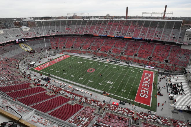 Fans mulai membanjiri Stadion Ohios untuk Universitas Negeri Michigan, Universitas Negeri Ohio di Columbus, Ohio pada 20 November 2021.