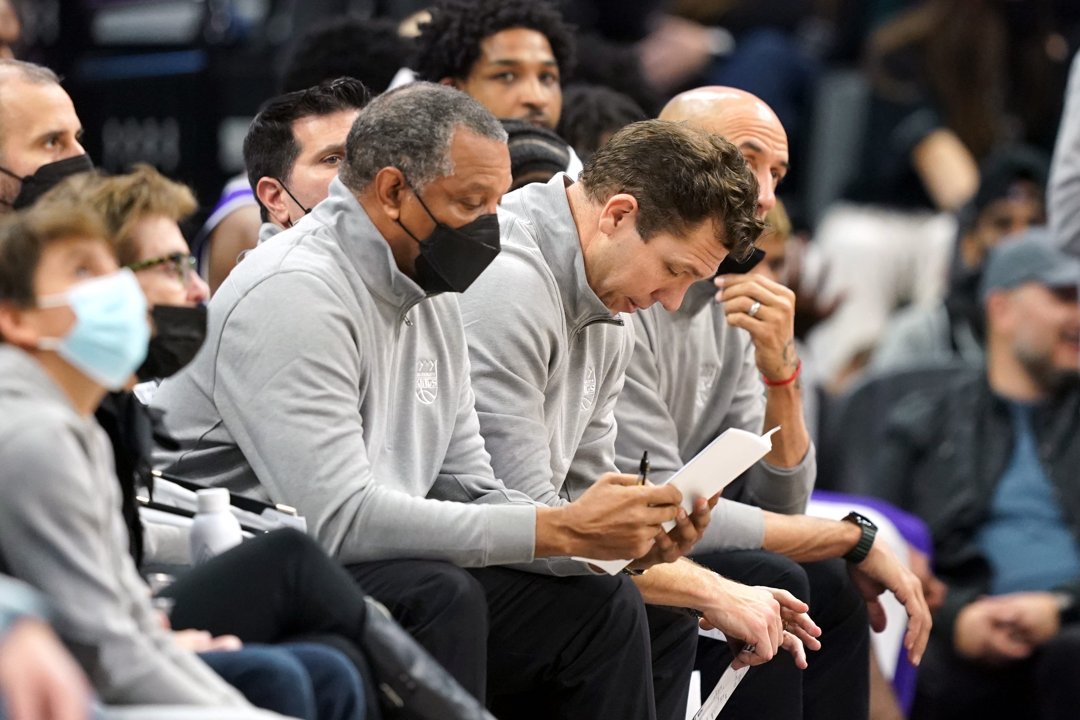 Sacramento Kings fire Luke Walton, name Alvin Gentry interim coach