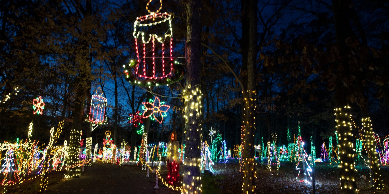 Where Is This Christmas Lights Star Trek Voyager Front Yard 2021 Uc0wnrjy02qhsm Where Is This Christmas Lights Star Trek Voyager Front Yard 2021 Uc0wnrjy02qhsm