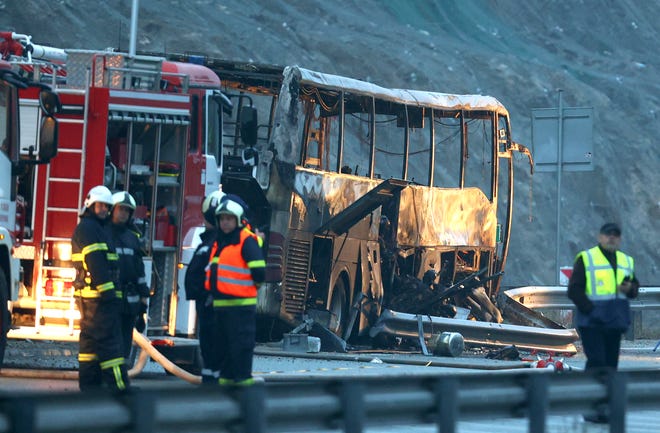 Bus jatuh, terbakar di Bulgaria;  setidaknya 45 mati