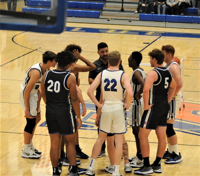 Zanesville held the 2021-22 Blue Devils Basketball Season Preview on Tuesday at Winland Memorial Gymnasium. This year's Blue Devils were introduced to highlight the inaugural event.