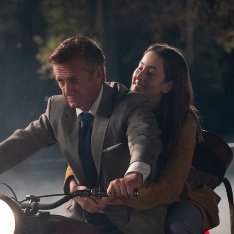 Jack Holden (Sean Penn) is a famous actor who take