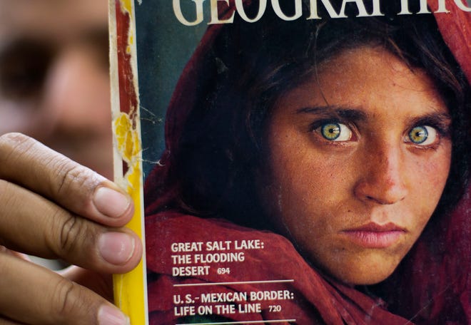 Gadis Afghanistan dari foto sampul Nat Geo yang terkenal dievakuasi ke Italia