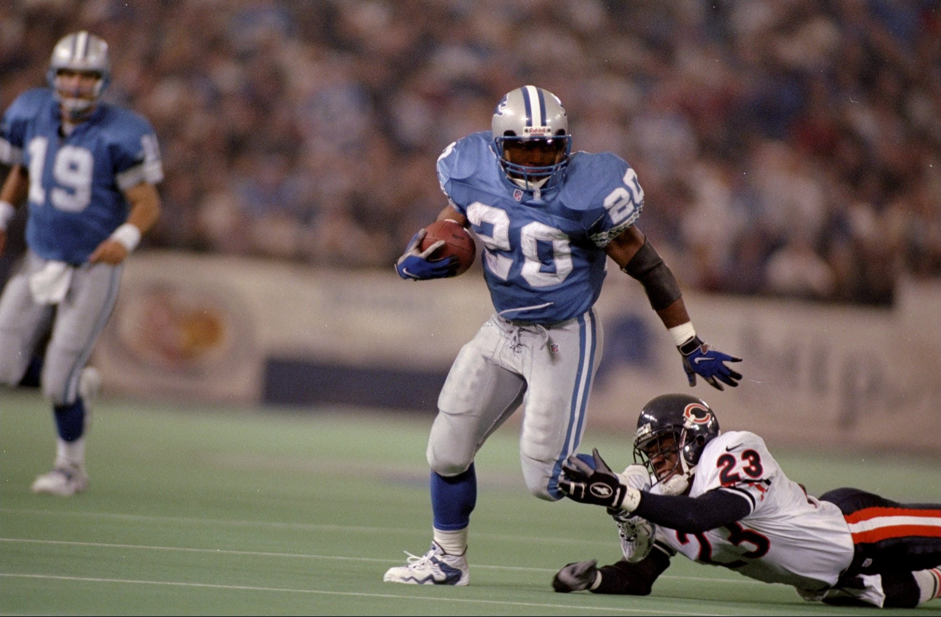 9. Barry's Big Game, 1997: Hall of Famer Barry Sanders ran for 167 yards and three touchdowns as the Lions obliterated the Bears 55-20. Sanders moved into second place on the NFL's all-time rushing yardage list during the game.