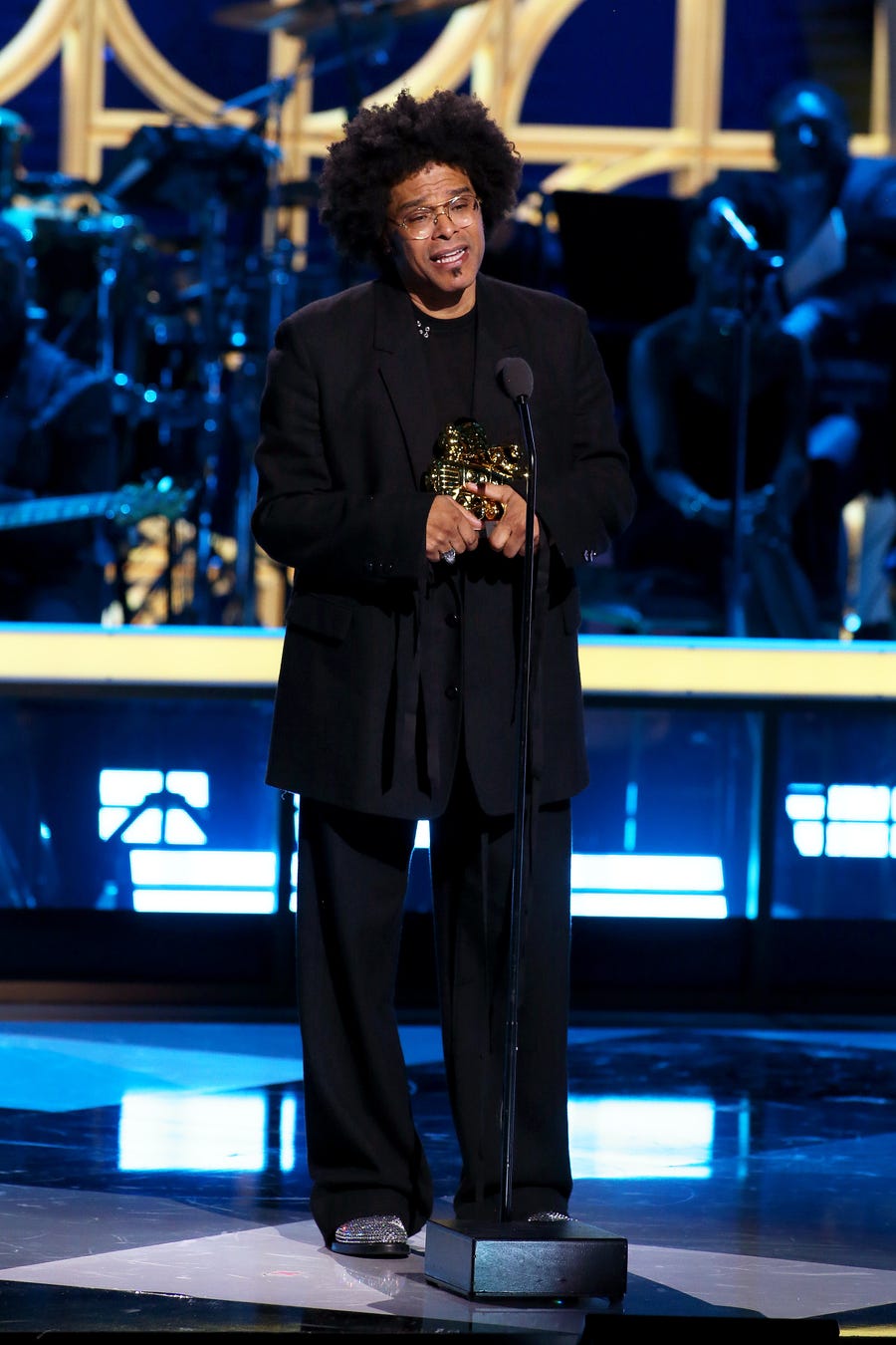 NEW YORK, NEW YORK - NOVEMBER 20: Maxwell accepts the Living Legend Award onstage at The 