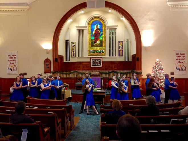 The Dansville Area Historical Society is resuming its annual holiday concert with the return of the sensational Hornell High School Show Choir performing a double concert with the Hornell High School Jazz Choir Dec. 11.