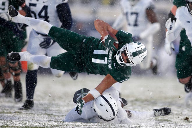 Michigan State meninggalkan Penn State terkubur di salju di akhir musim reguler