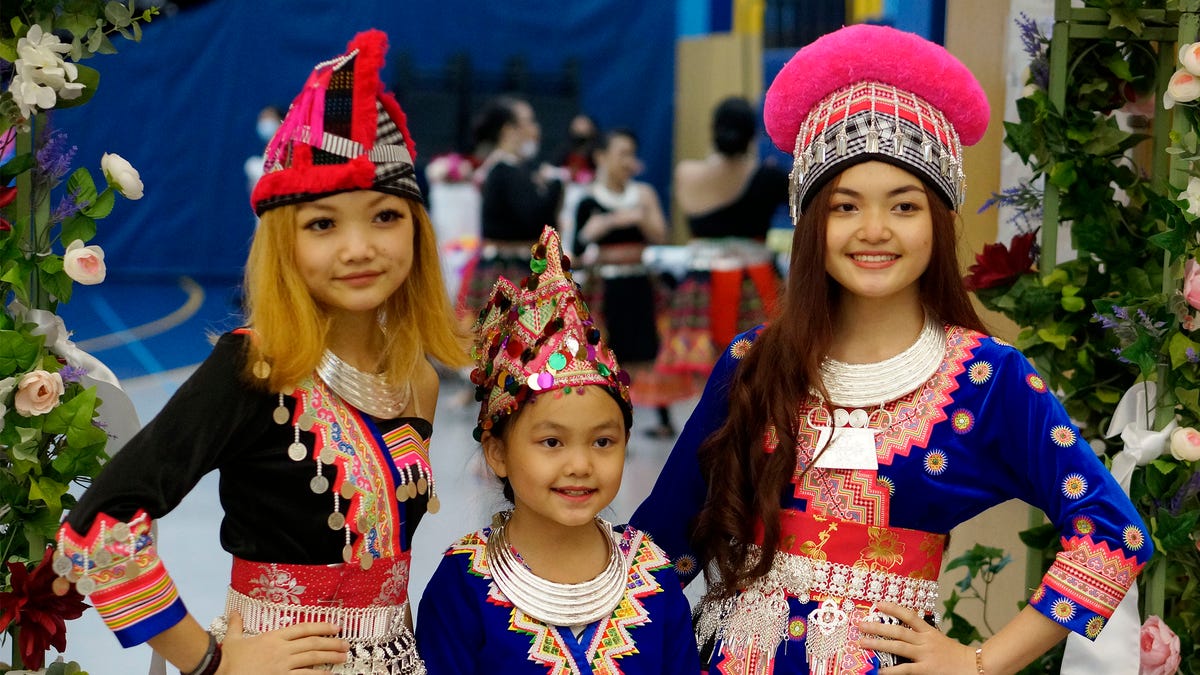 Hmong New Year Day Hmong New Year Celebration Features Hmong Culture At Sheboygan North