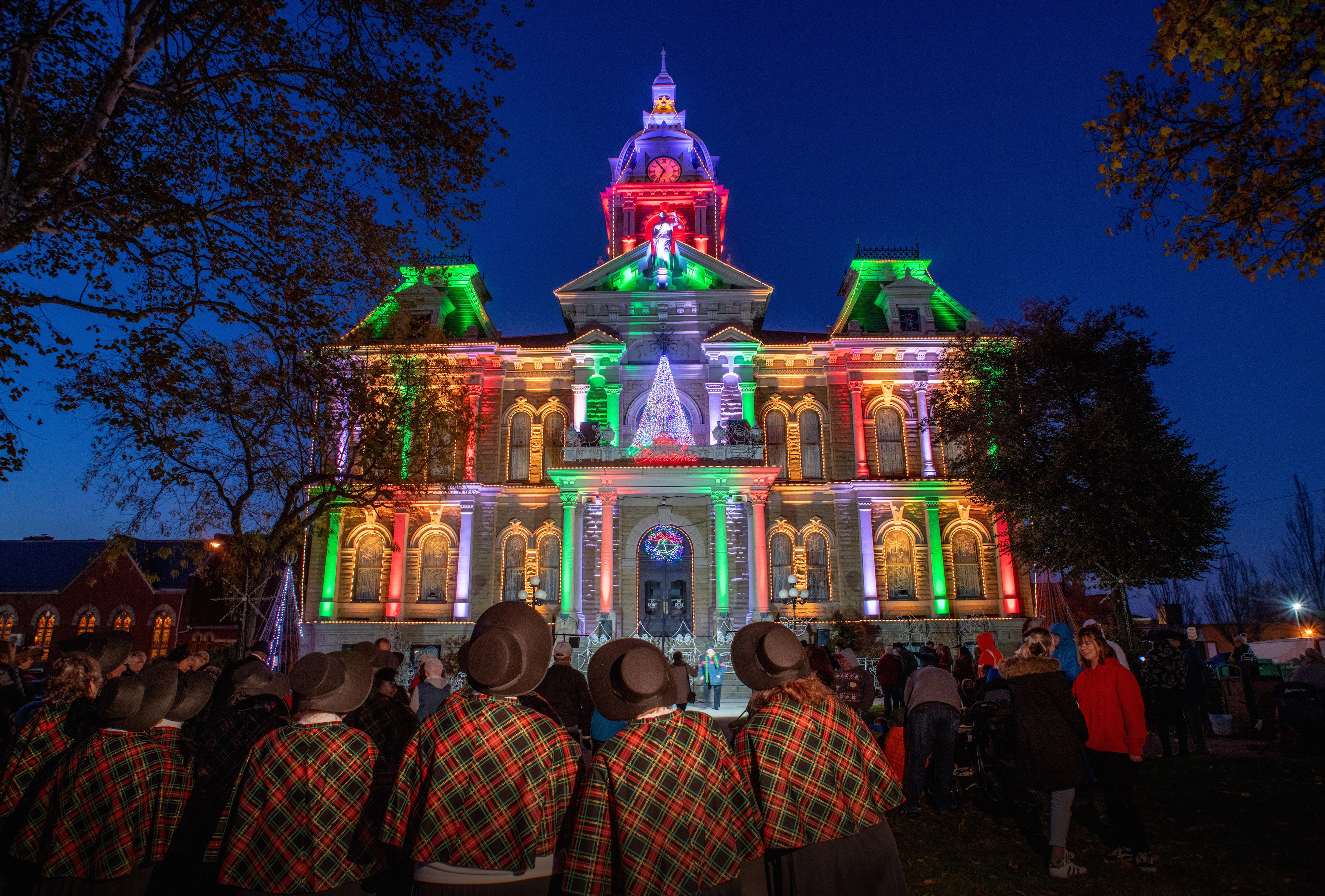 Zanesville Courthouse Christmas Lights 2022 Dickens Victorian Village Among Yuletide Ohio Destinations