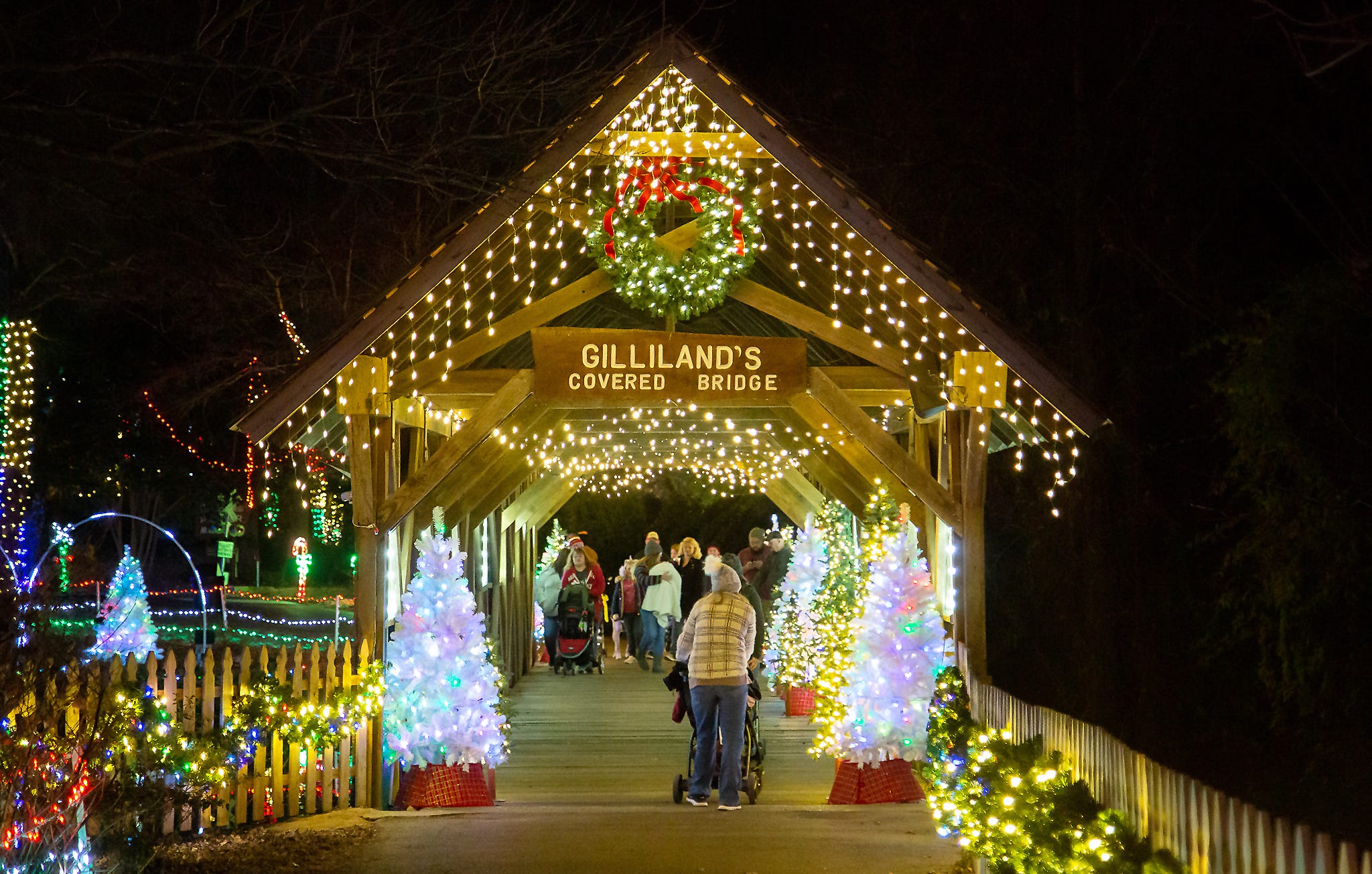 Kenner Christmas Village 2022 Before Opening, Christmas At The Falls Takes A Lot Of Work To Be Ready
