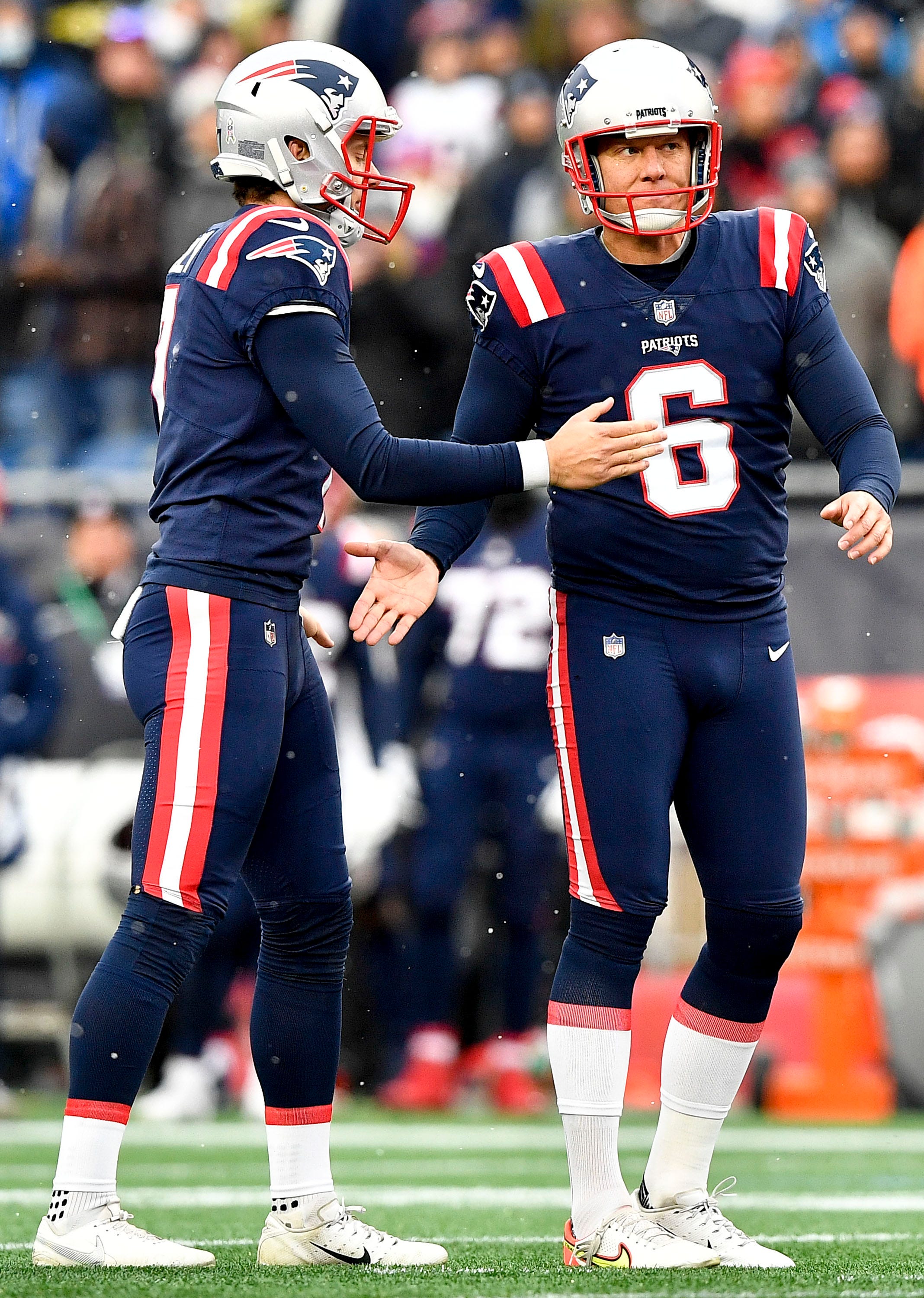 Patriots blast Titans, shaking up top of AFC playoff picture Patriots blast Titans, shaking up top of AFC playoff picture