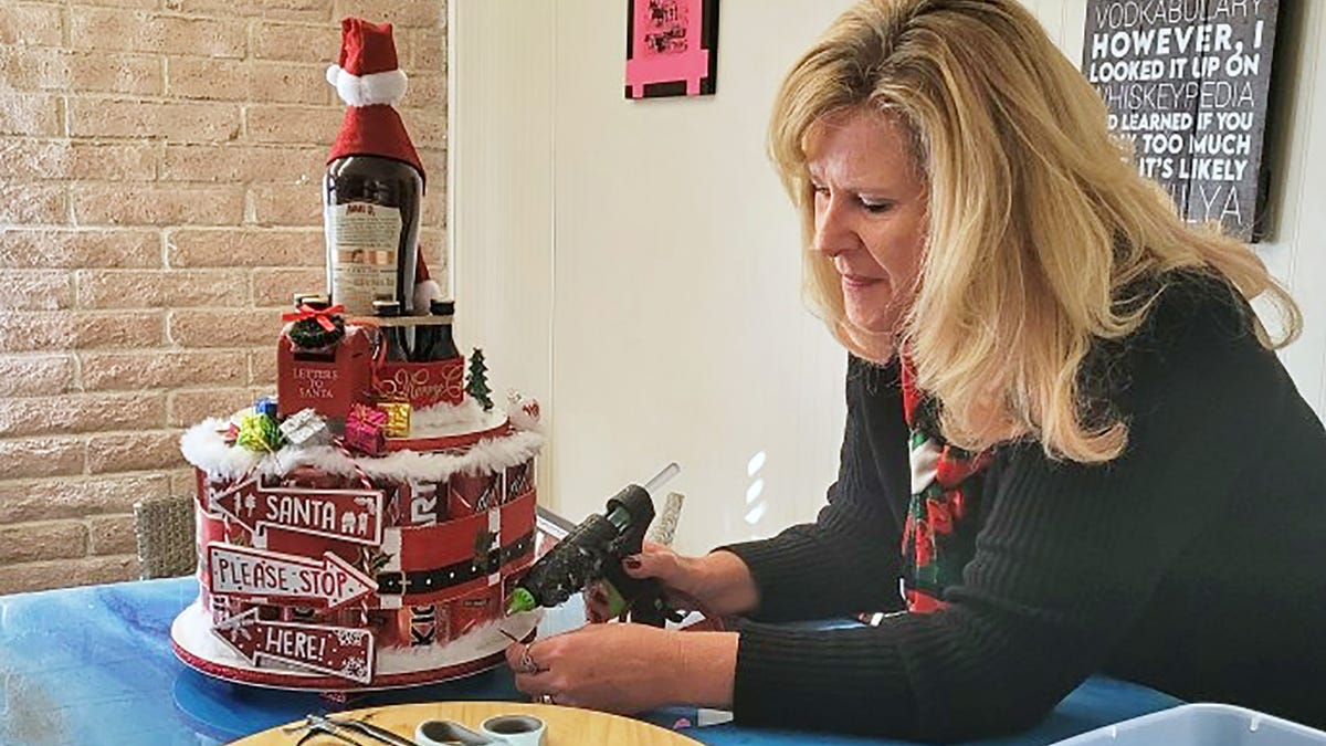 Pueblo West business makes drinkable “cakes” into unique gifts