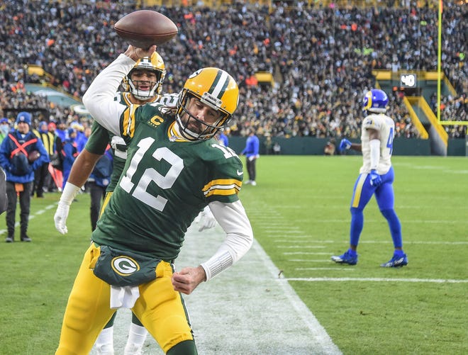 Aaron Rodgers, Packers outpunch Rams in battle of NFC powers