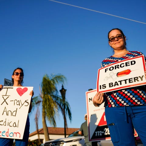 Demonstrators protest on the Roosevelt Bridge agai