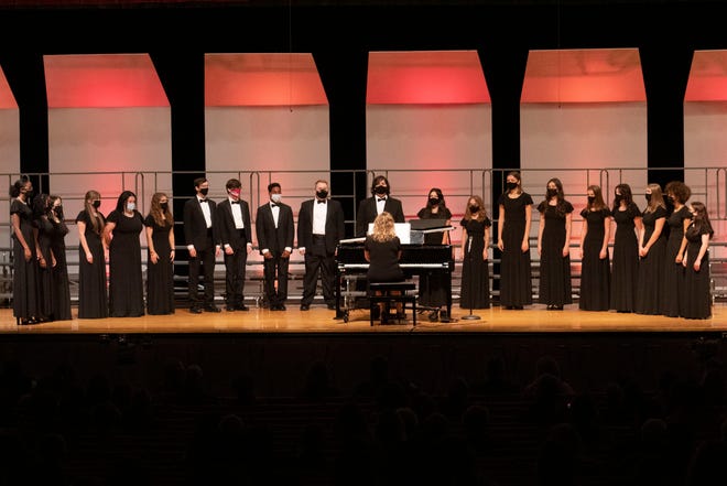 Alliance High School Choralaires perform at the EBC Honors Choir.