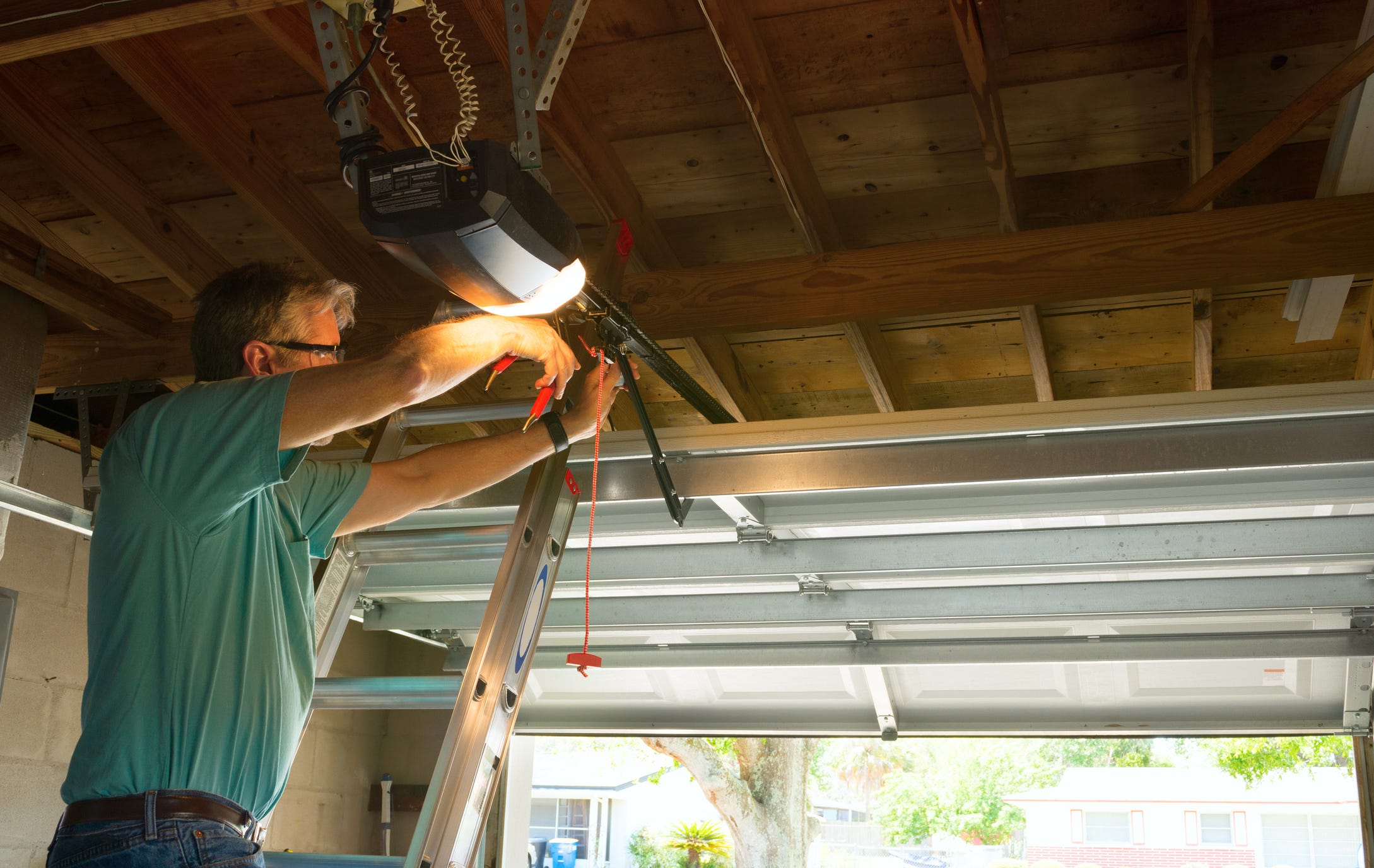 How to solve the most common garage door opener problems