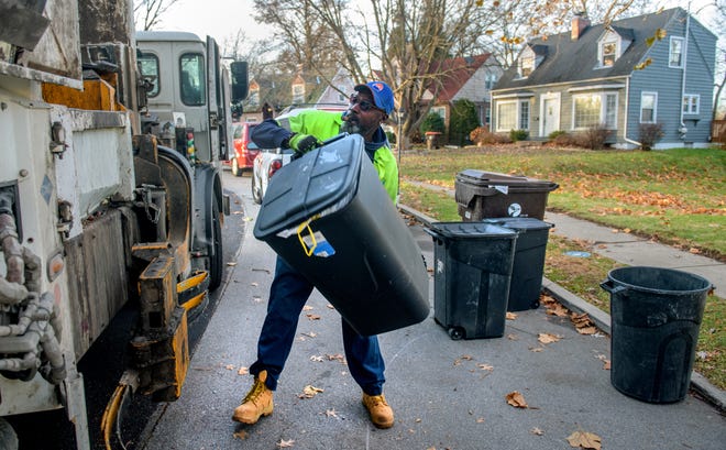 What's The Best Way To Leave A Tip For Peoria Garbage Collectors?