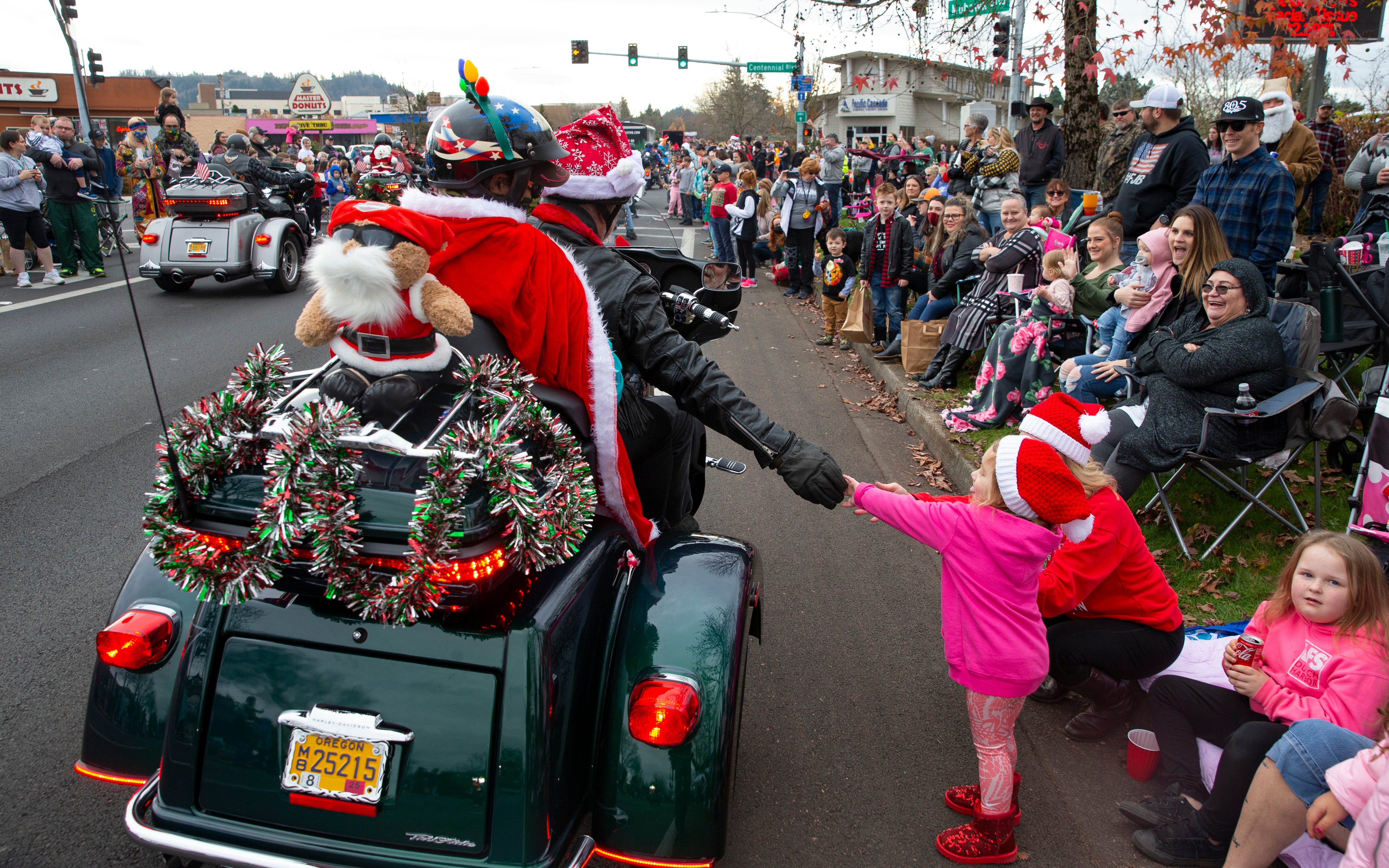 Springfield Christmas Parade 2022 Dates Floats, Cars And Santa: Springfield Christmas Parade Returns