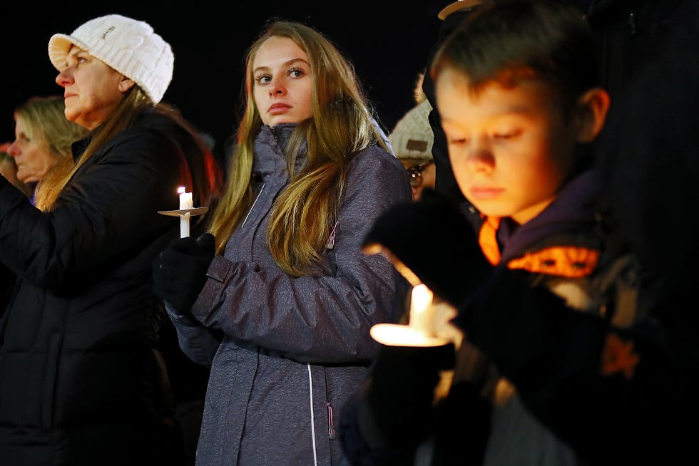 Ribuan orang turun ke pusat kota Oxford untuk menghormati korban penembakan: ‘Kami Oxford kuat’