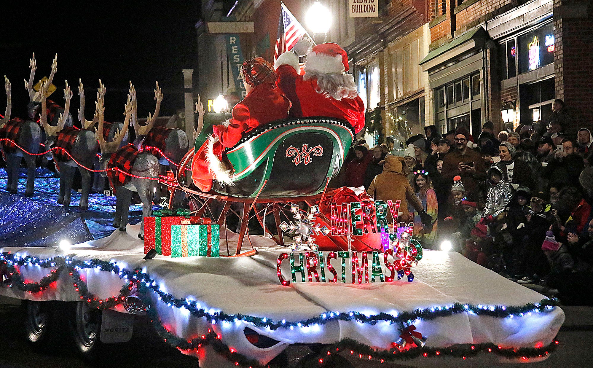Winners In The 2022 Ashland Christmas Parade Ashland Holiday Festivities Include Parade, Tree Lighting, Fireworks
