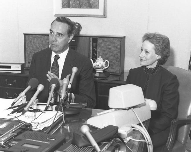 Sens. Bob Dole and Nancy Kassebaum speak at a news conference in 1984.