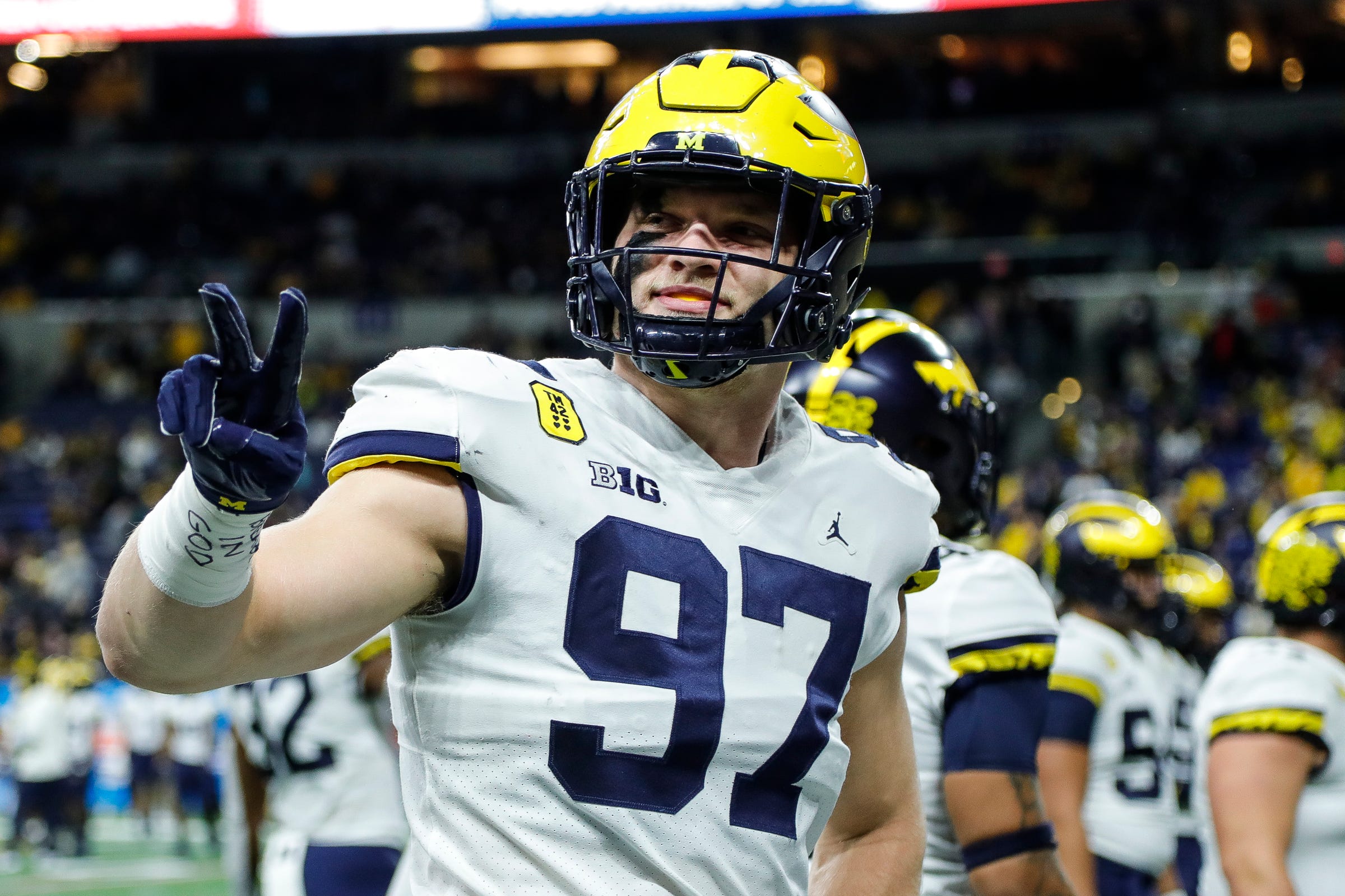 Michigan football&#39;s Aidan Hutchinson wins Lombardi Award