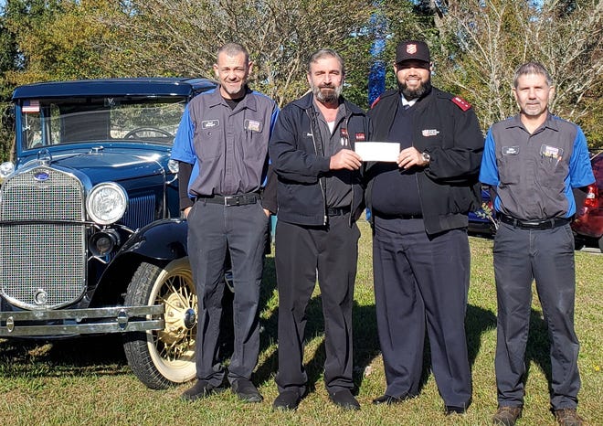 Management from Express Oil Change’s Pensacola and Pace locations present Capt. Frazier of the Pensacola Salvation Army with a donation generated from the businesses’ recent Oil Changes for a Cause Day.