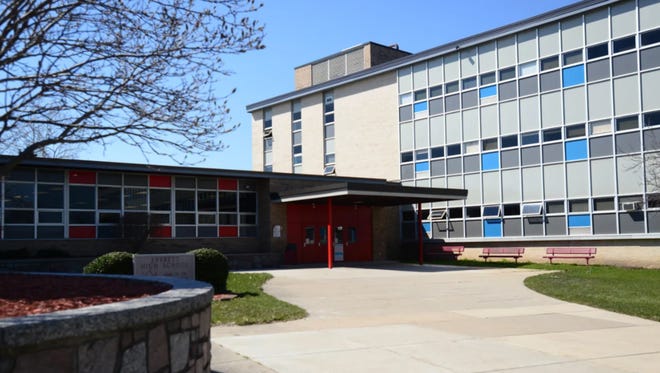 The main entrance of Everett High School in Lansing.  [LSJ file photo]