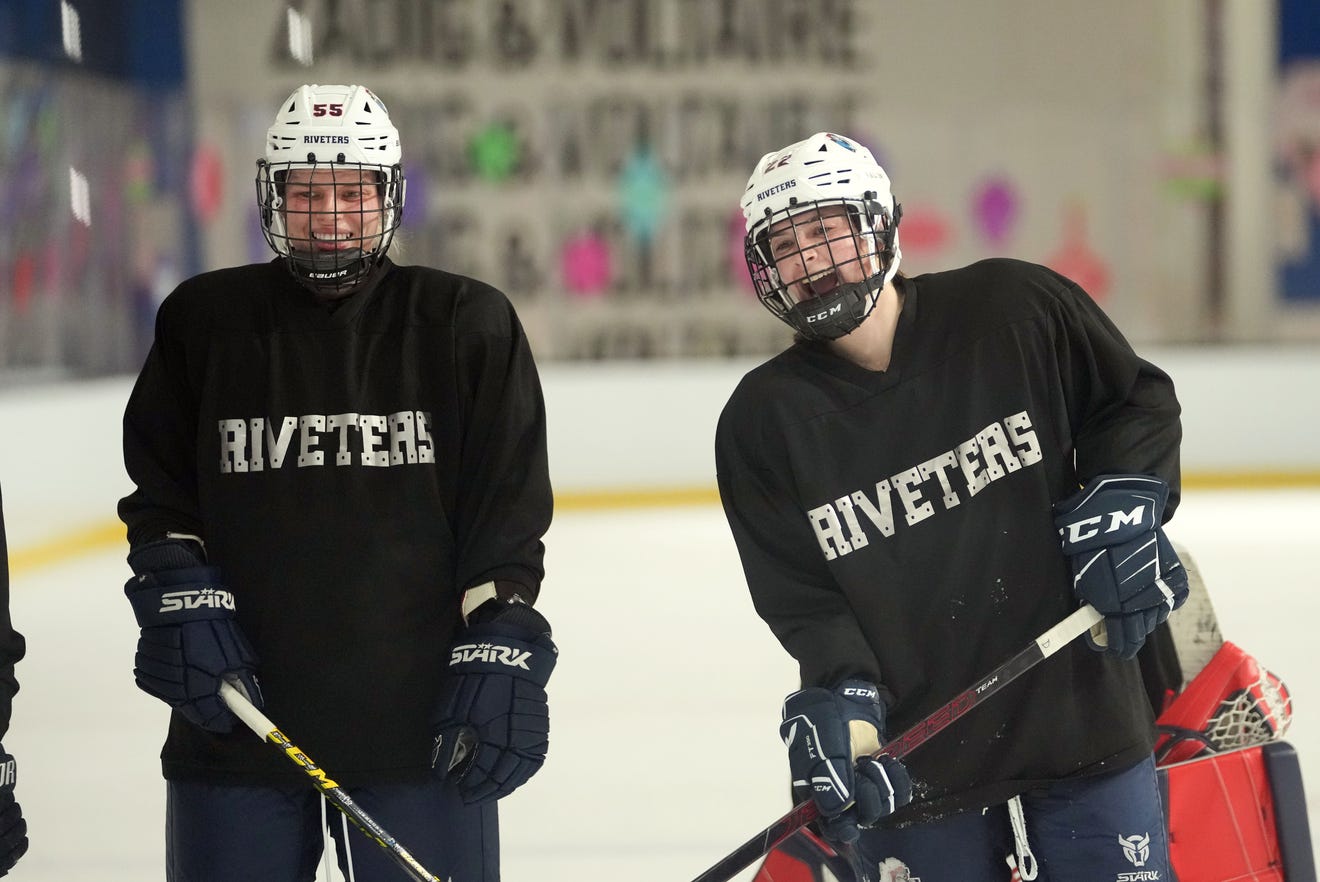 В ноябре Riveters представили Молодежный хоккейный клуб New Jersey Devils и...