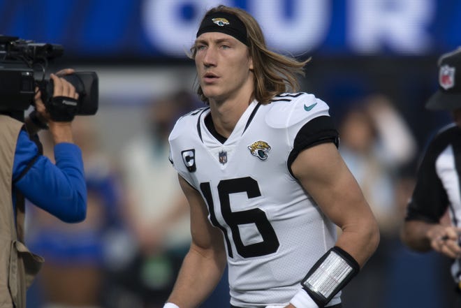By publicly standing up for running back James Robinson needing to stay on the field, Jaguars' quarterback Trevor Lawrence exhibited leadership that head coach Urban Meyer should have shown a lot sooner.