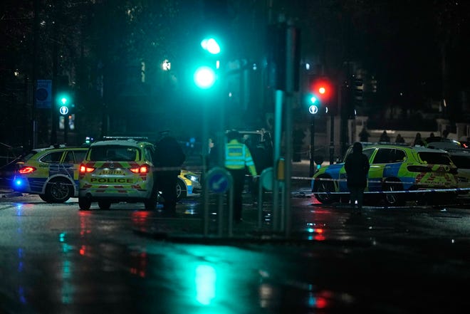 Pria tewas dalam penembakan yang melibatkan polisi di dekat istana kerajaan Inggris