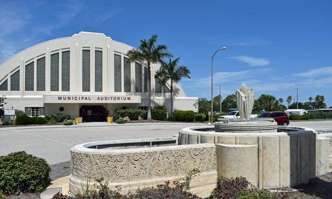 If the Players Centre leased the Municipal Auditorium, it would save the city of Sarasota more than $72,000 a year in operating costs, according to City Commissioner Hagen Brody.