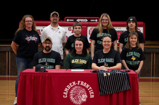 Dakota Sigler, joined with her Father Jack Sigler and Mother Ashley Sigler, Aunt and Softball coach Malena Lawson, Glen Oaks softball coach Matt Weiderman and her siblings.
