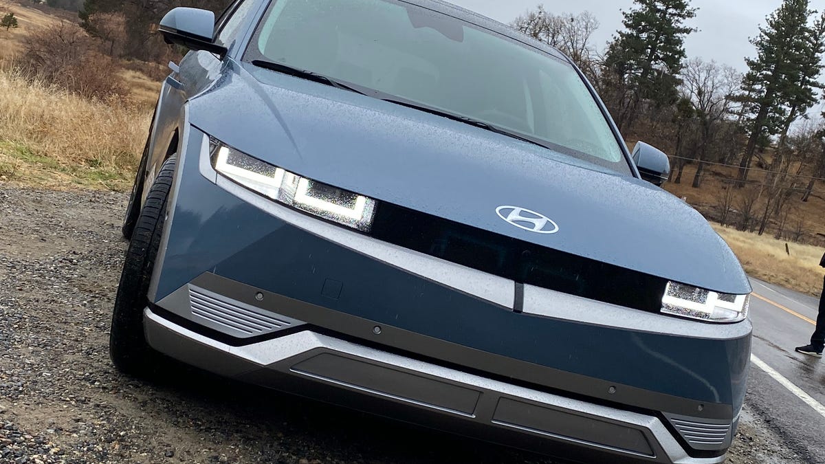 'Pixel' look headlights and tail lights are the 2022 Hyundai Ioniq 5's visual signature.