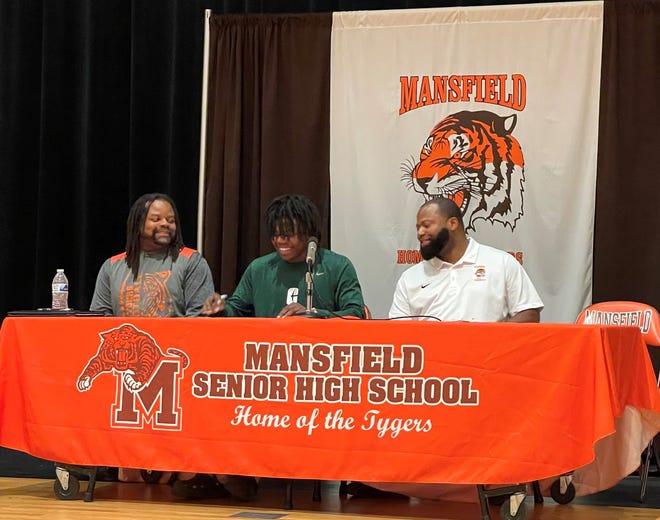 Mansfield Senior's Aveon Grose puts pen to paper signing his National Letter of Intent to play college football at the University of North Carolina at Charlotte.