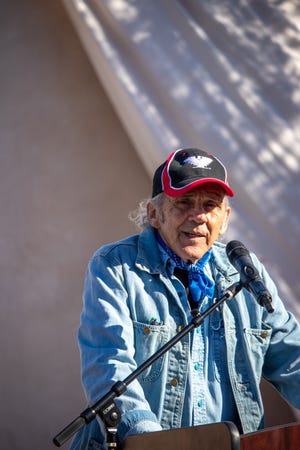 El veterano actor mexicano Pepe Serna, quien se mostró en la inauguración de un nuevo mural de Dolores Huerta en California en 2021, es el foco de un nuevo documental, "Bebé Sirna: La vida es un arte."