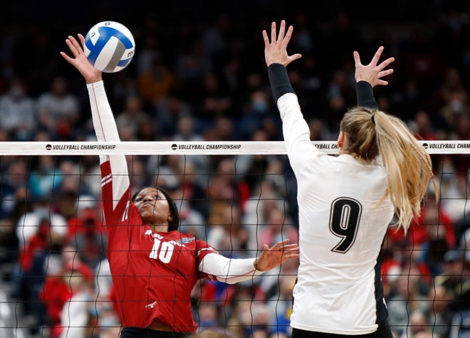 Wisconsin sophomore Devyn Robinson hit .389 in Badgers' national semifinal victory over Louisville on Thursday night in Columbus, Ohio.