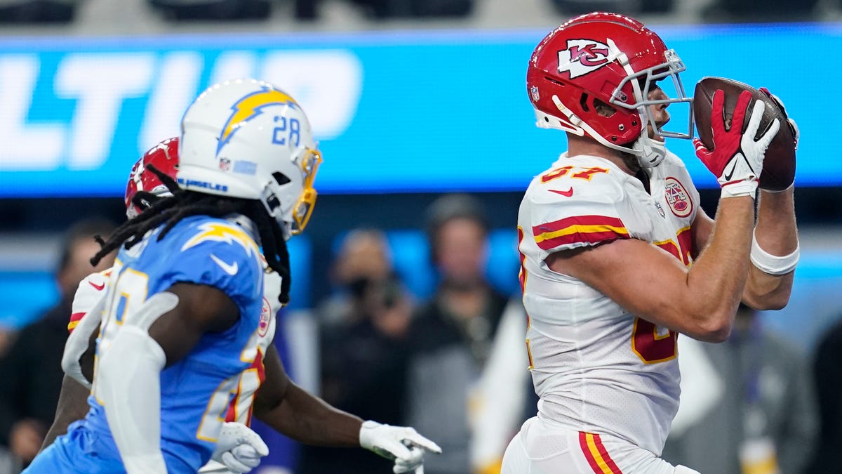 Travis Kelce scores the winning touchdown in overtime against the Chargers.