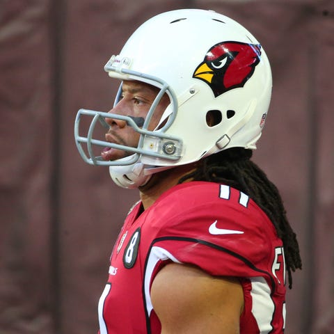 Larry Fitzgerald warms up before a December 2020 g