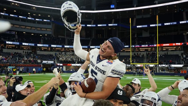 LA Bowl: Utah State quarterback Cooper Legas is li